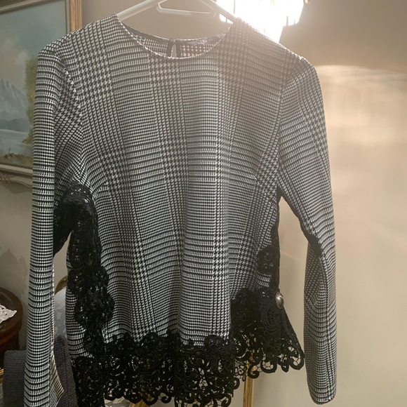 Zara top black in white with black embroidery. Excellent condition - Picture 8 of 8